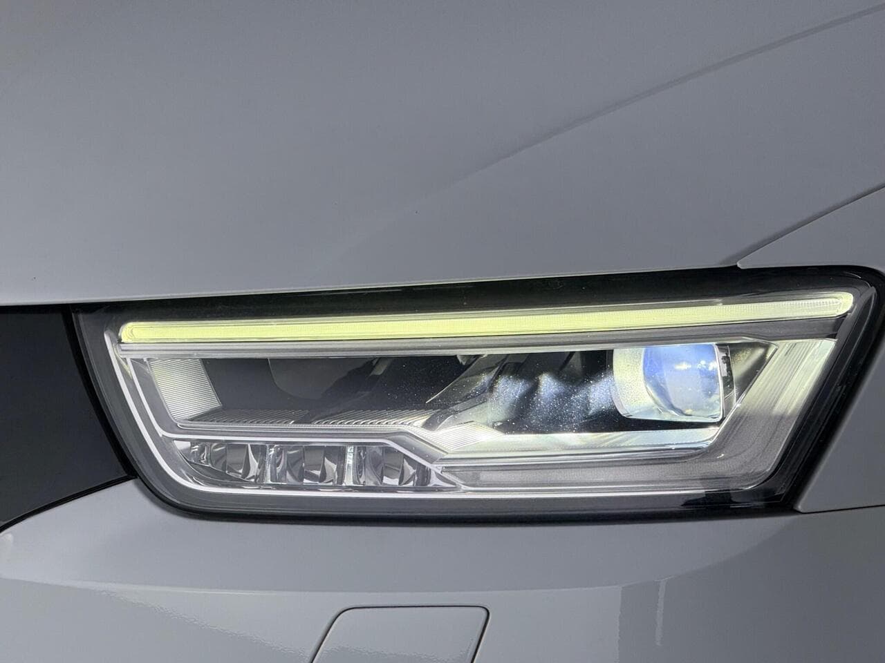 Audi Q3 thumbnail Lights Front