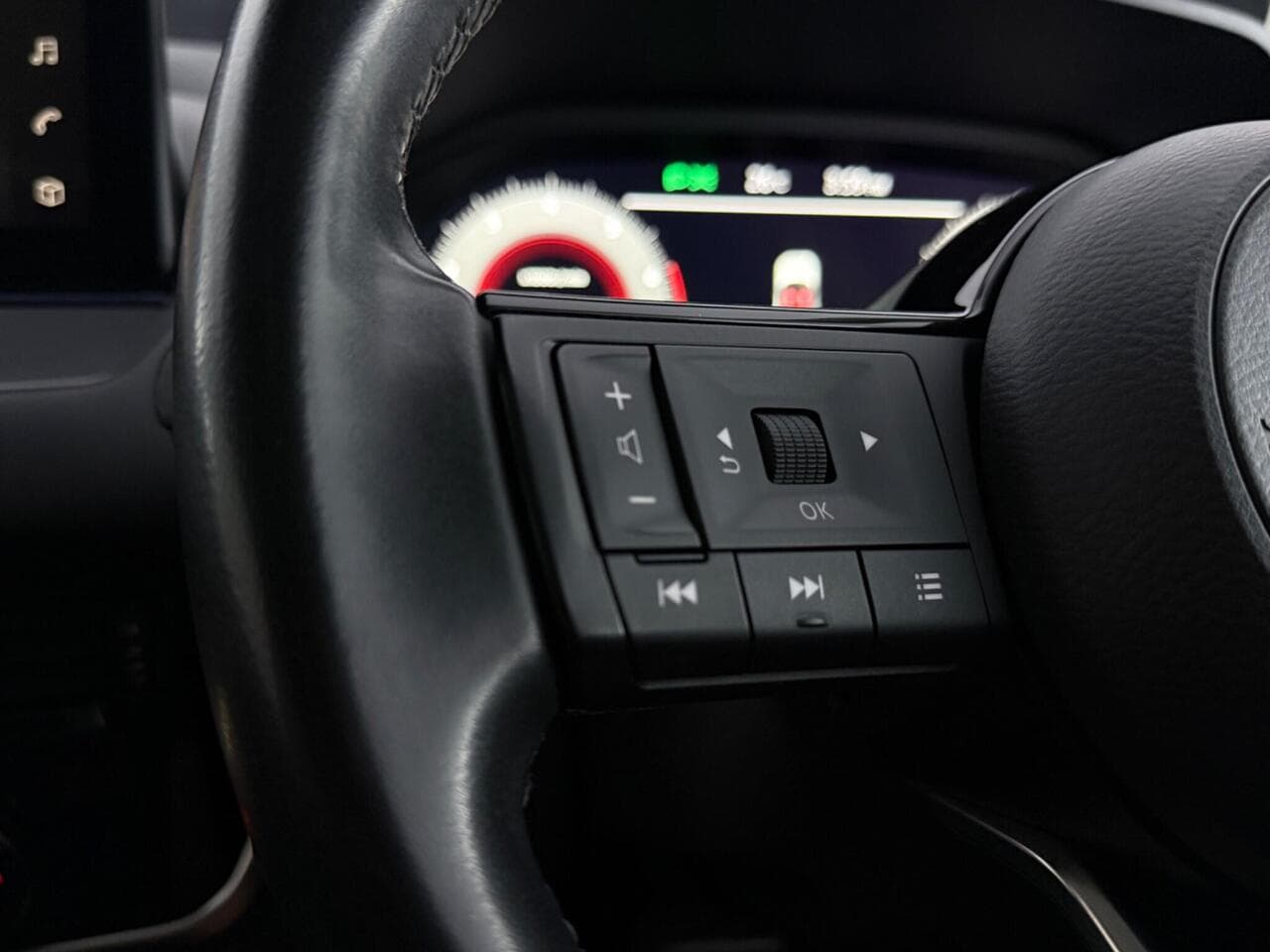 Nissan Qashqai thumbnail Misc Controls