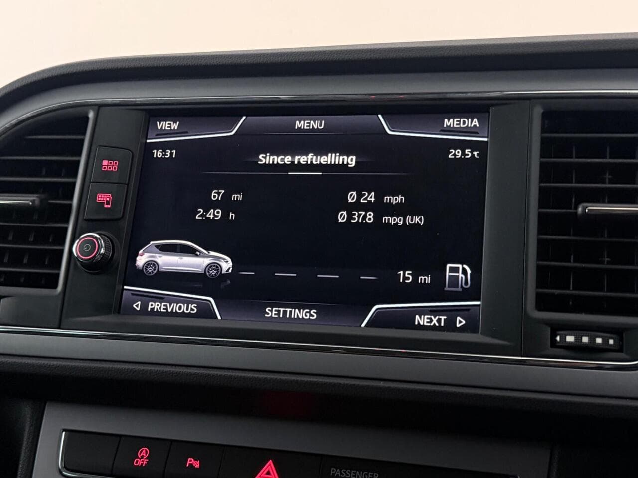 SEAT Leon thumbnail Infotainment System