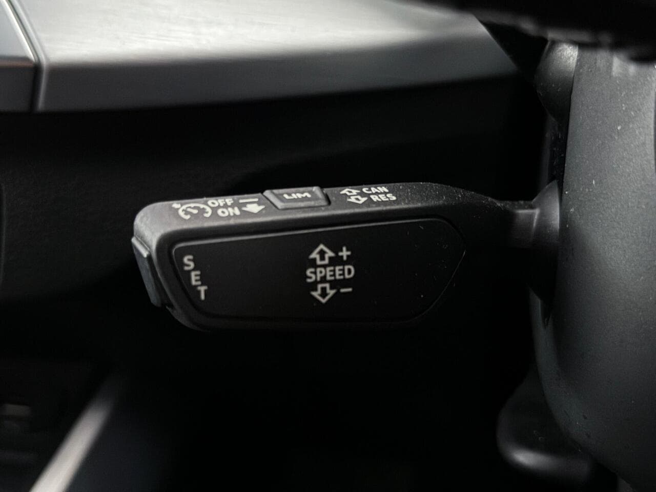 Audi Q2 thumbnail Misc Controls