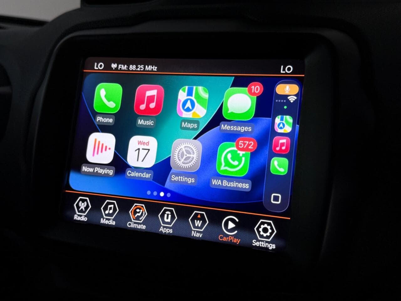 Jeep Renegade thumbnail Infotainment System