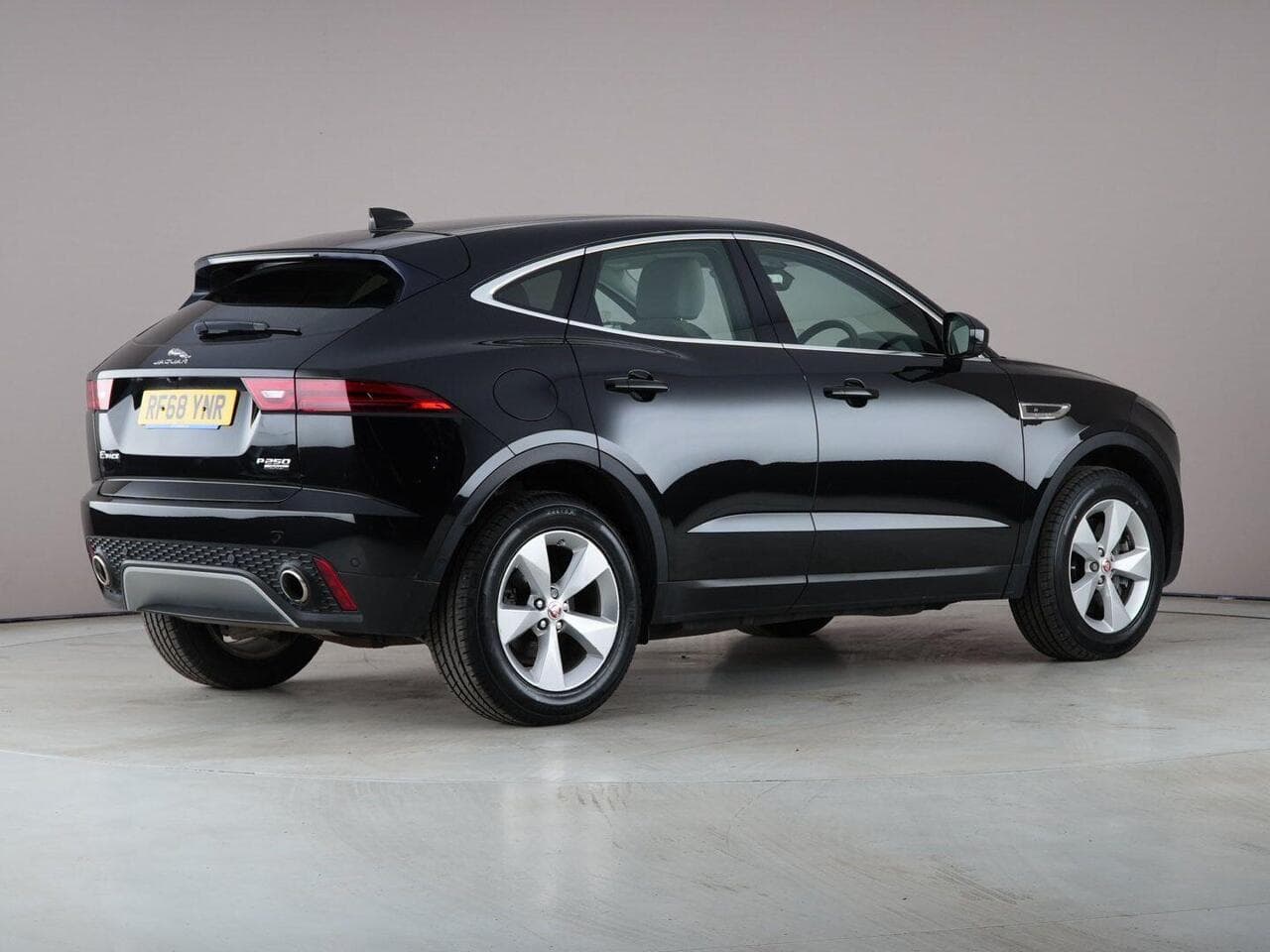 Jaguar E-PACE thumbnail Rear Right