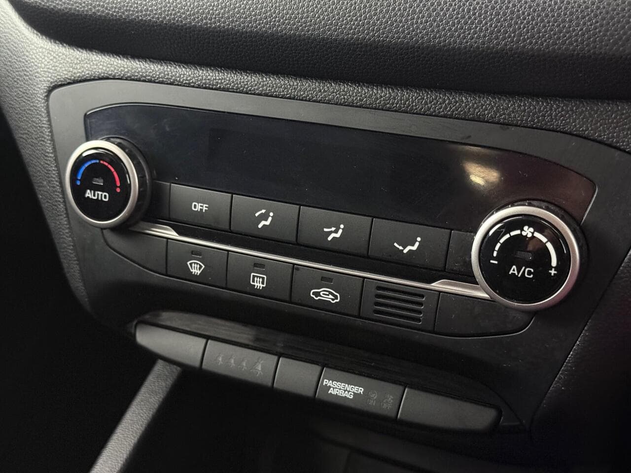 Hyundai i20 thumbnail Misc Controls