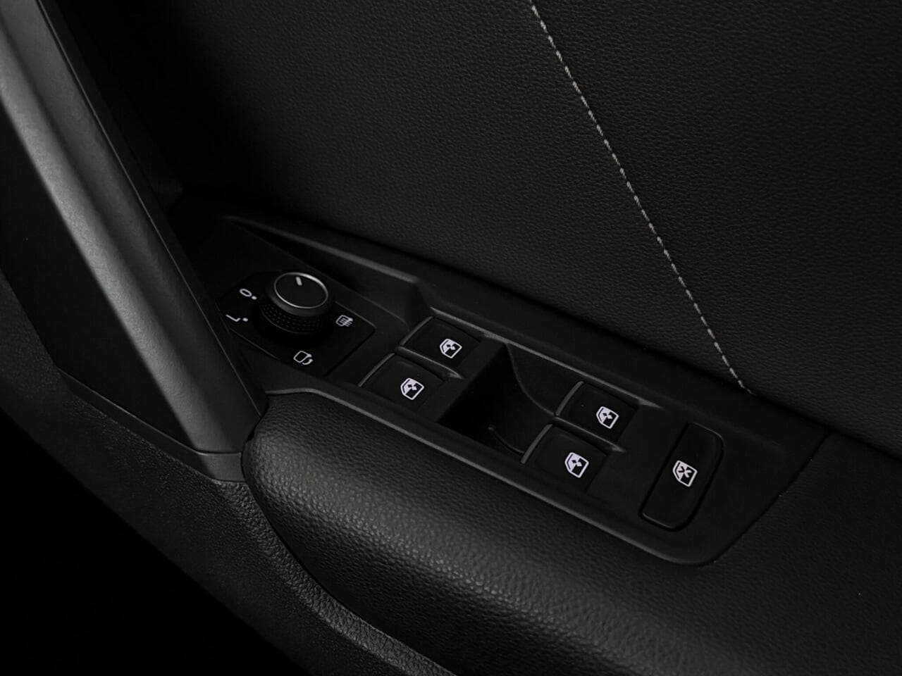 Volkswagen Tiguan thumbnail Misc Controls