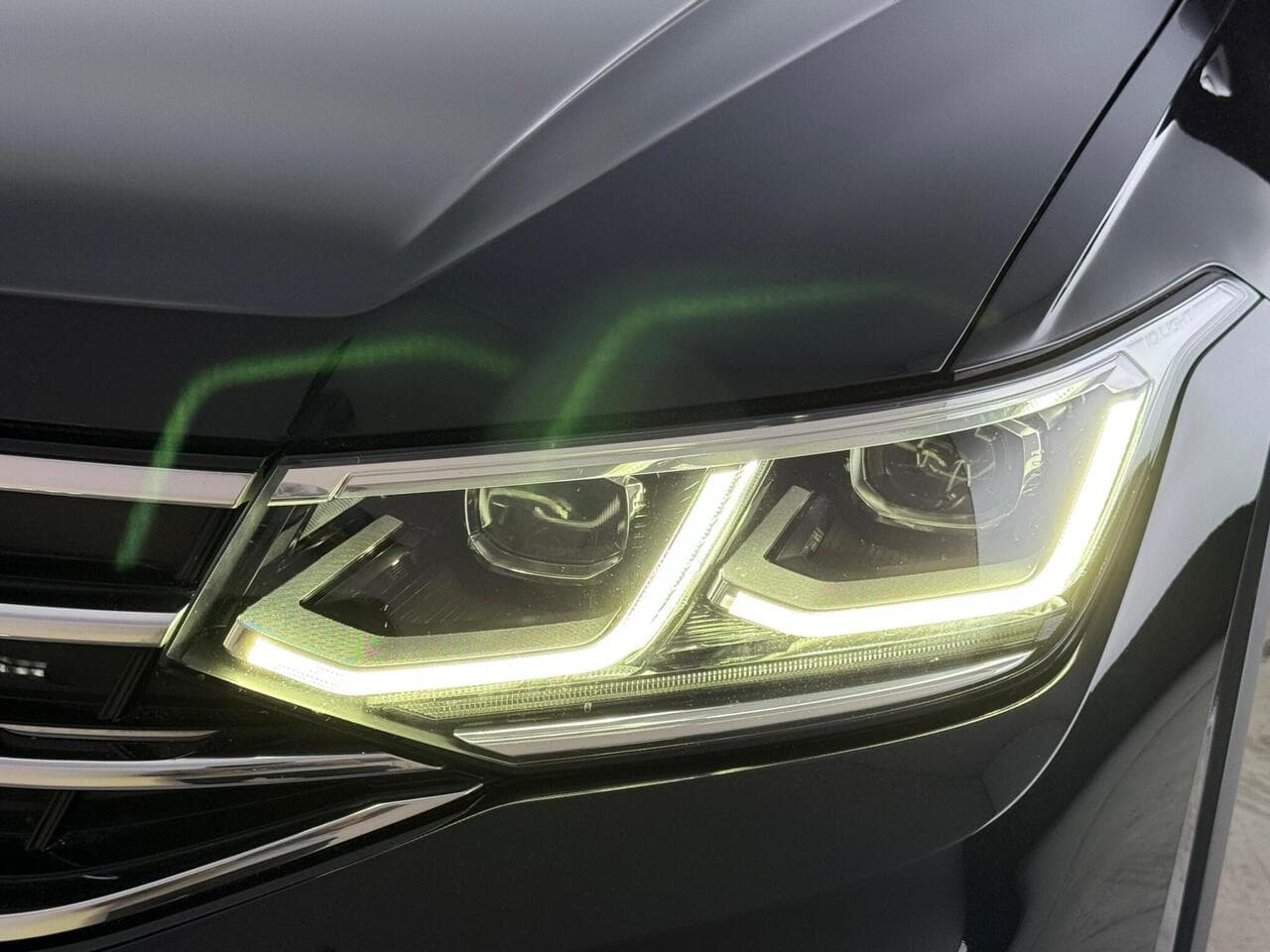 Volkswagen Tiguan thumbnail Lights Front