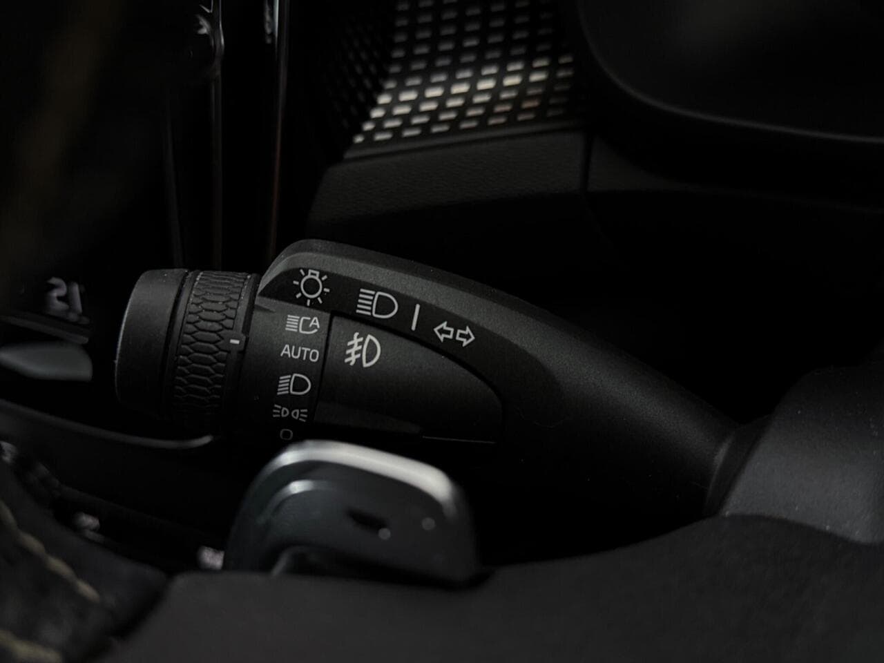 Volvo XC40 thumbnail Misc Controls