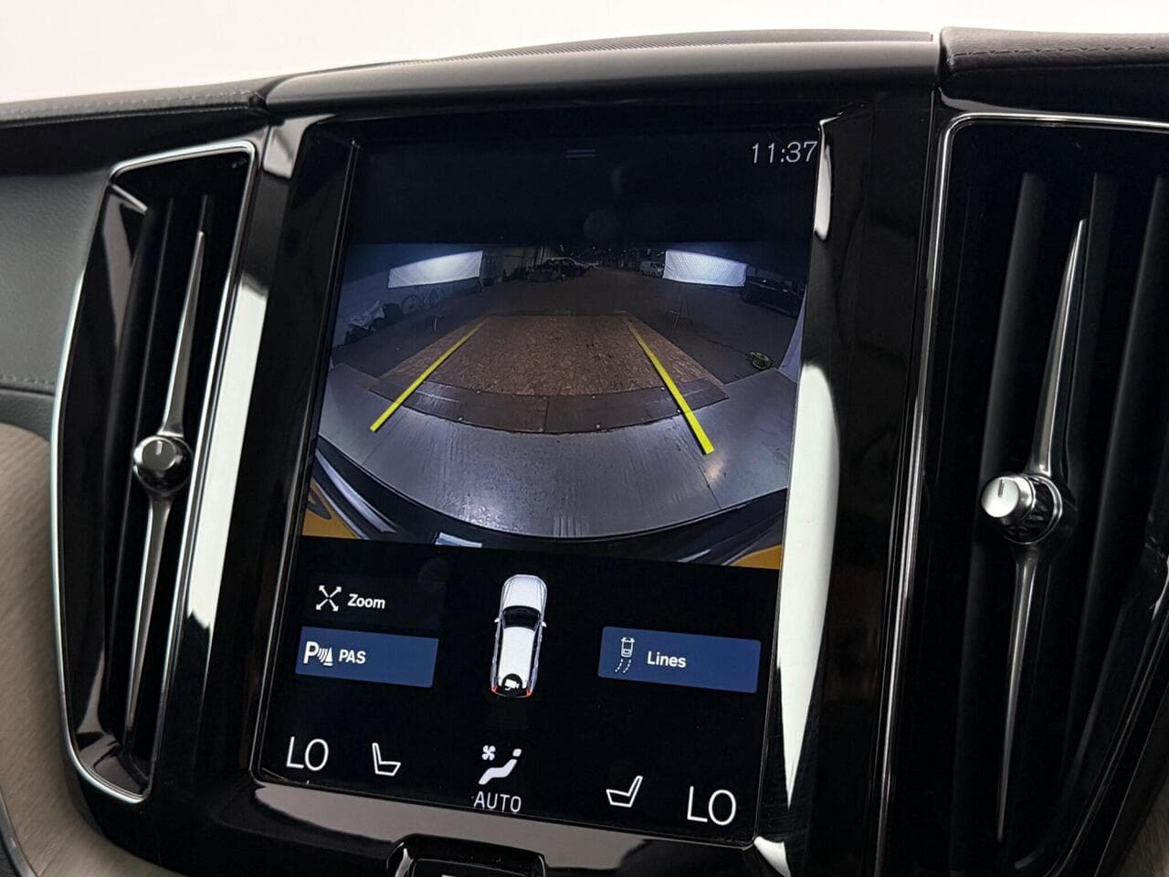 Volvo XC60 thumbnail Infotainment System