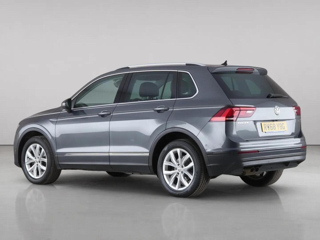 Volkswagen Tiguan thumbnail Rear Left