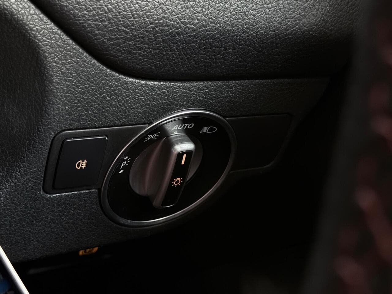 Mercedes-Benz CLA thumbnail Misc Controls