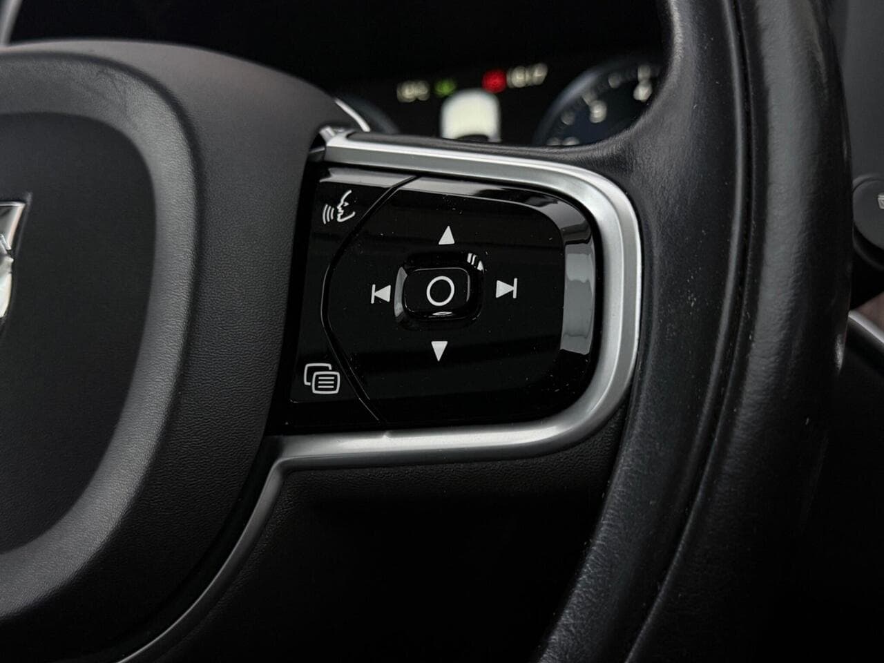 Volvo XC60 thumbnail Misc Controls