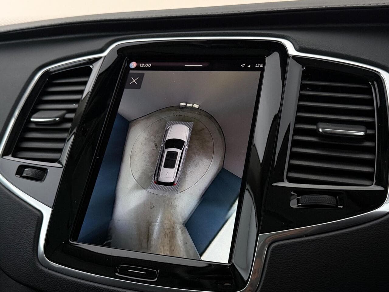 Volvo XC90 thumbnail Infotainment System