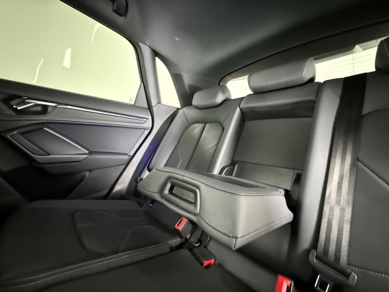 Audi Q3 thumbnail Seats Rear