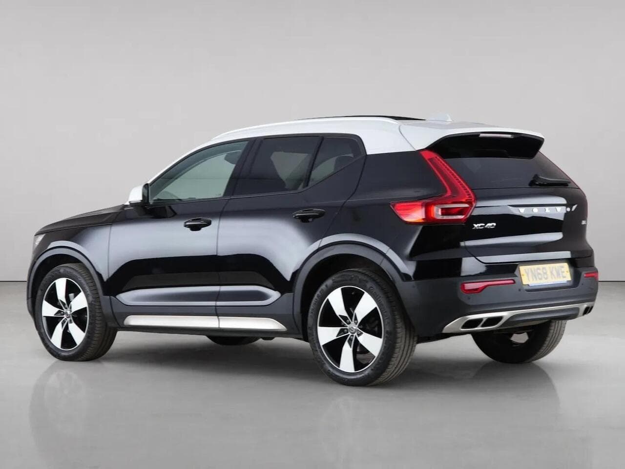 Volvo XC40 thumbnail Rear Left