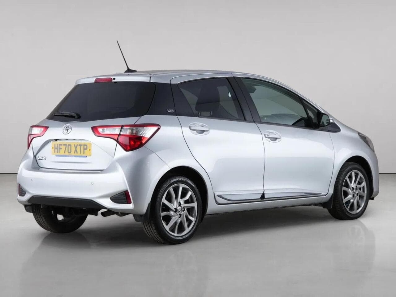 Toyota Yaris thumbnail Rear Right