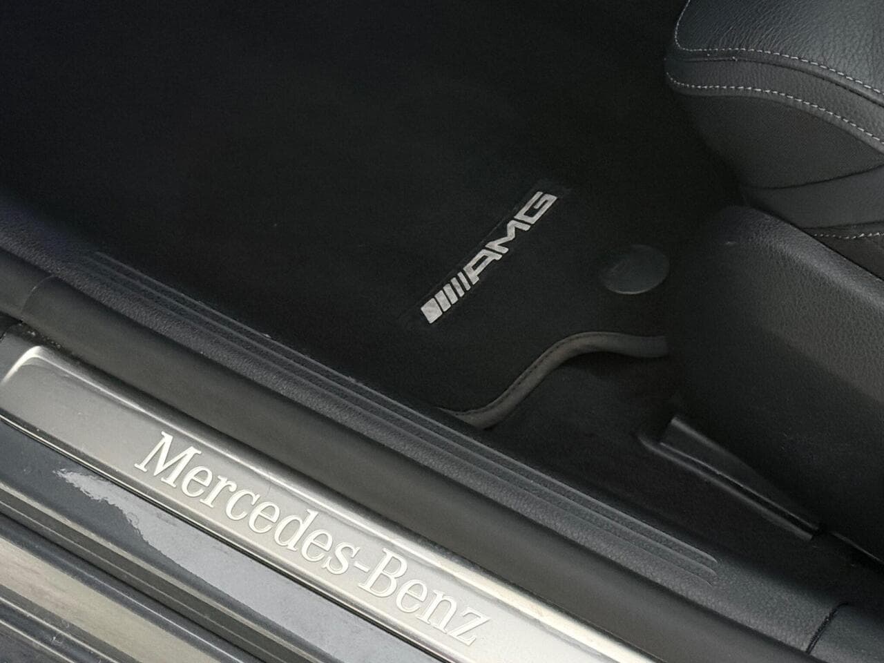 Mercedes-Benz C Class thumbnail Glove Box