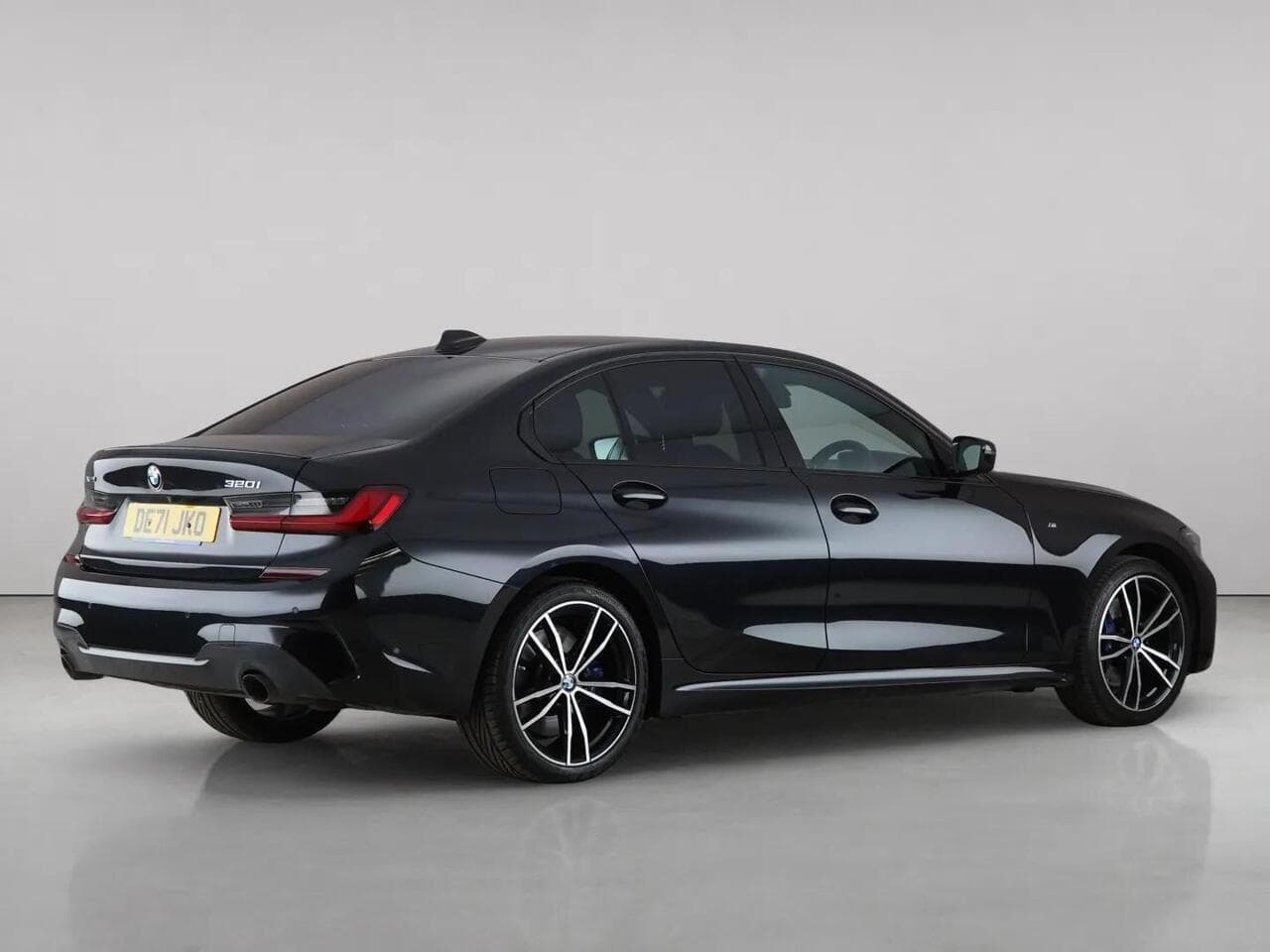 BMW 3 Series thumbnail Rear Right