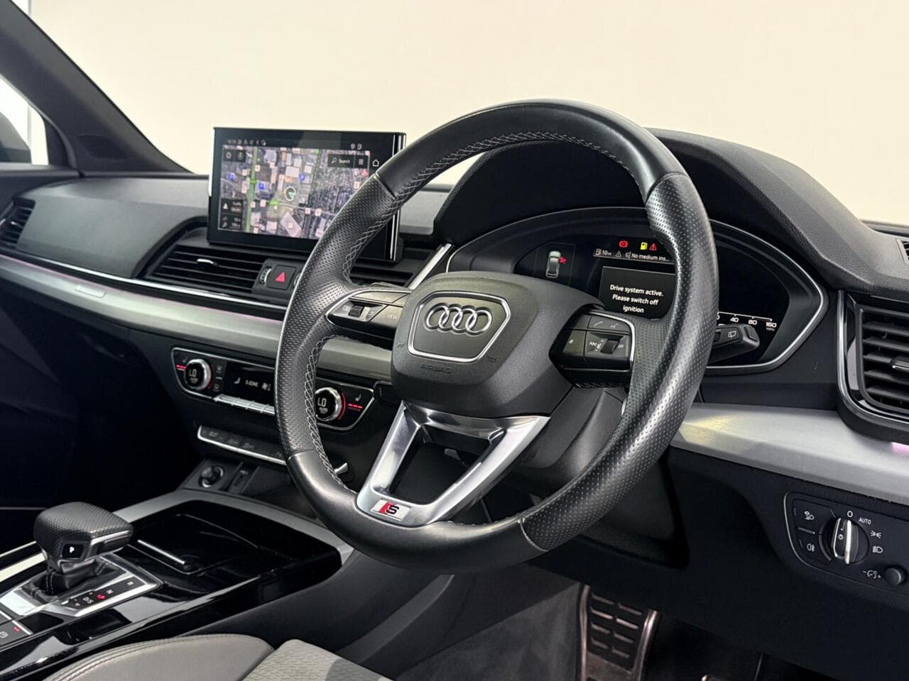 Audi Q5 thumbnail Interior Front