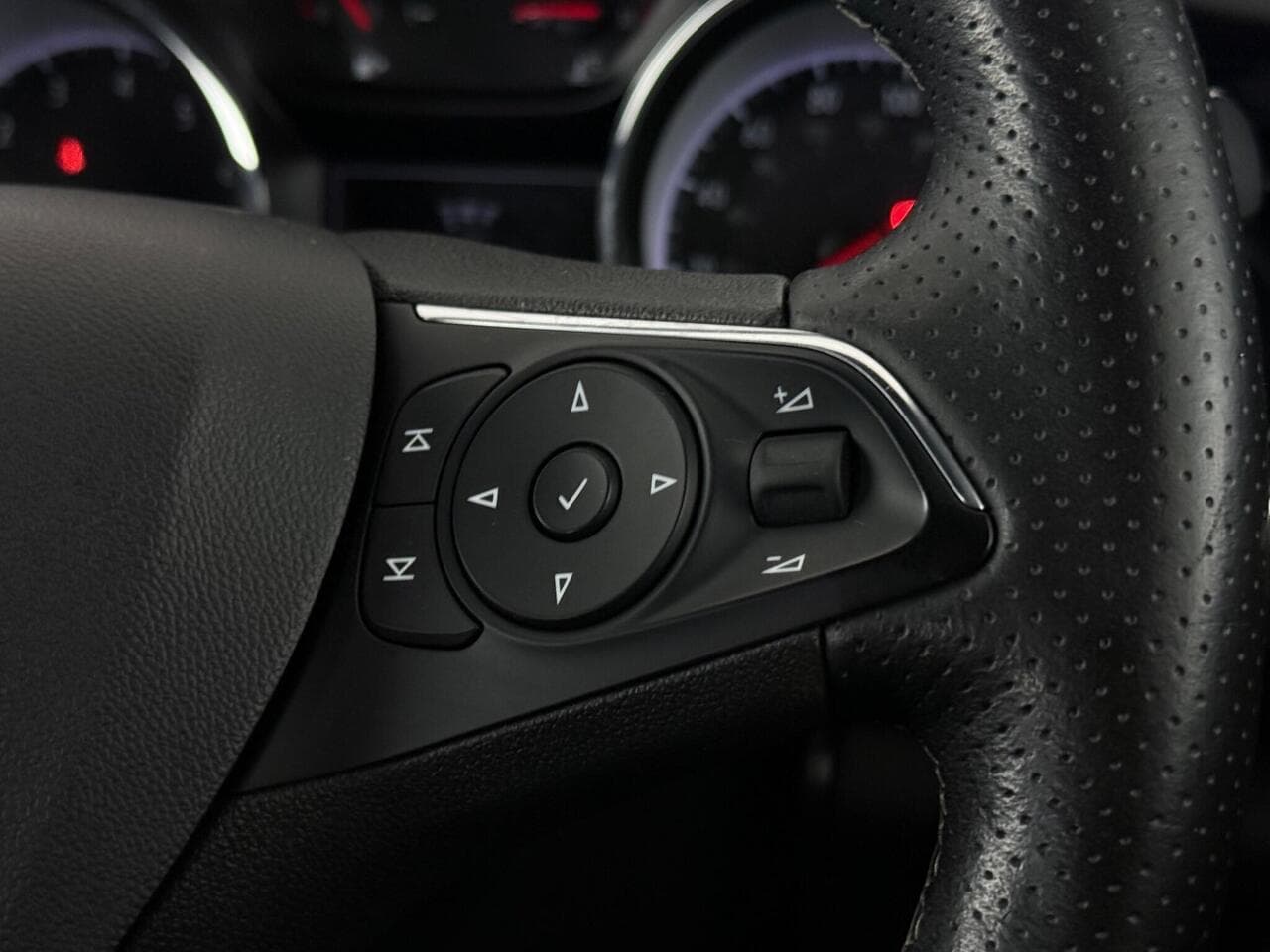 Vauxhall Insignia thumbnail Misc Controls