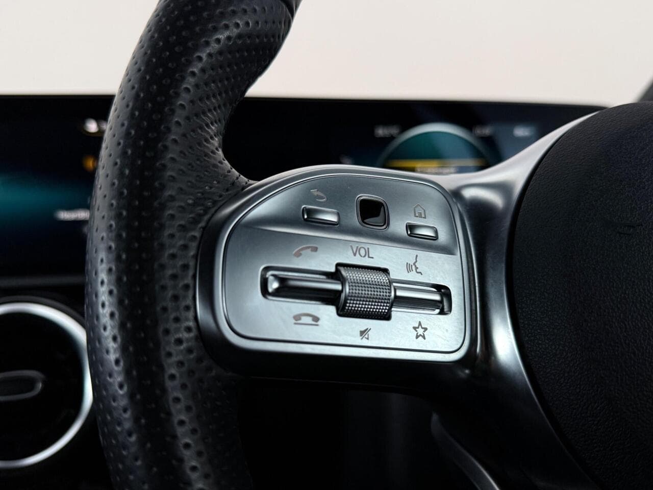 Mercedes-Benz CLA thumbnail Misc Controls