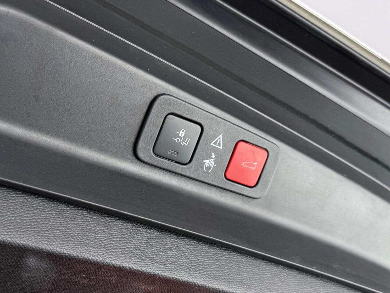 Peugeot 5008 thumbnail Misc Controls