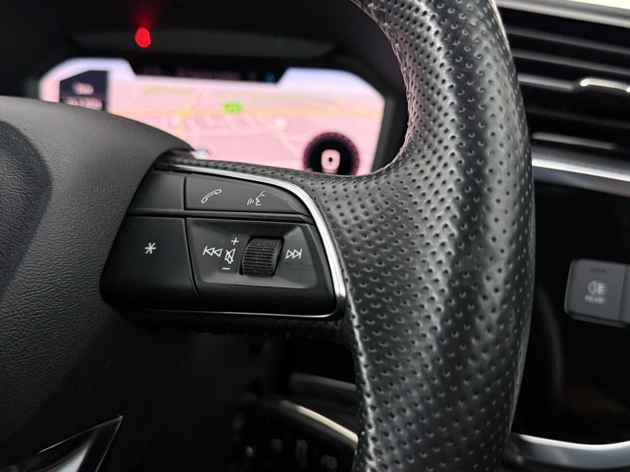 Audi Q3 thumbnail Misc Controls