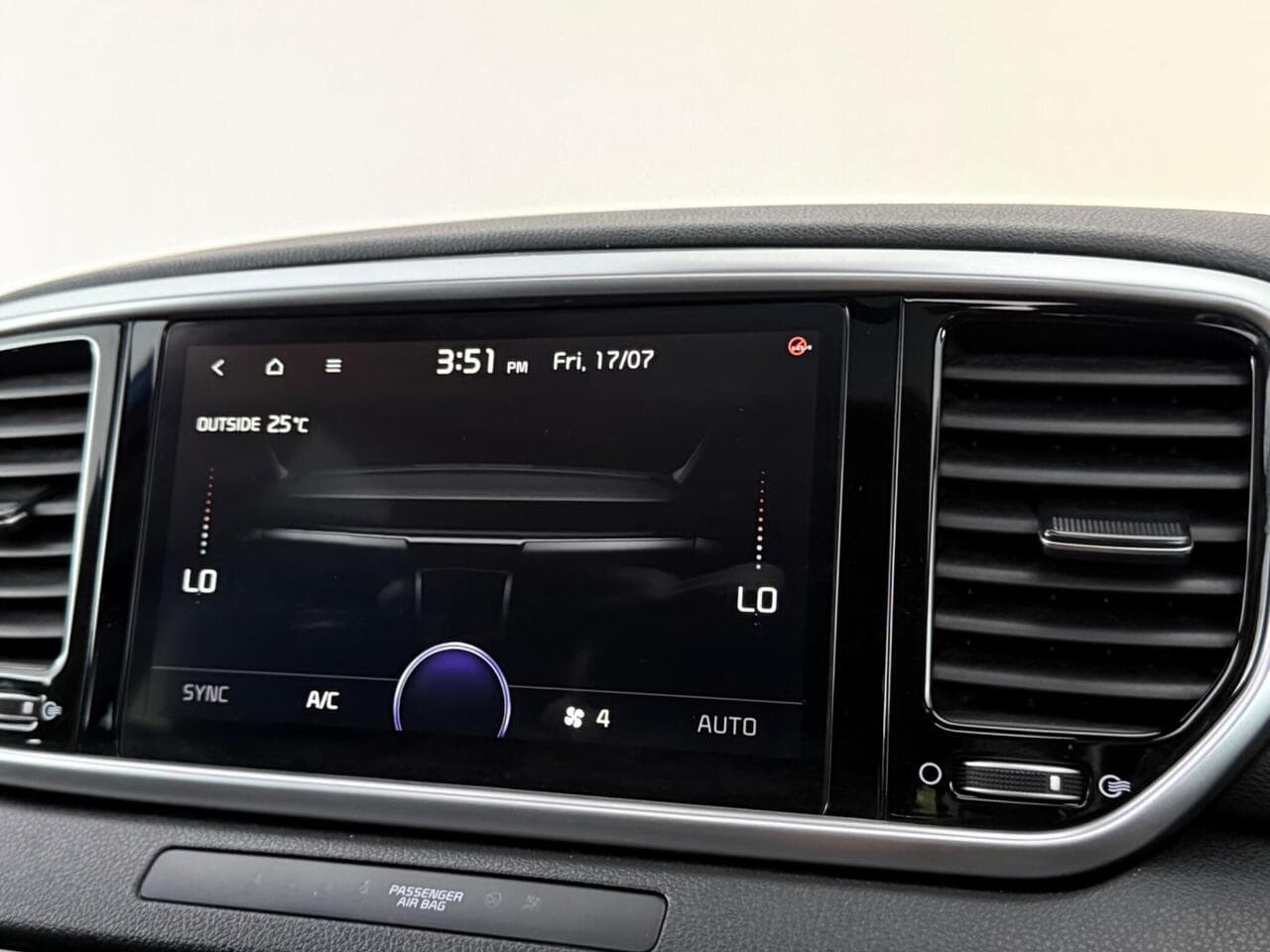 Kia Sportage thumbnail Infotainment System