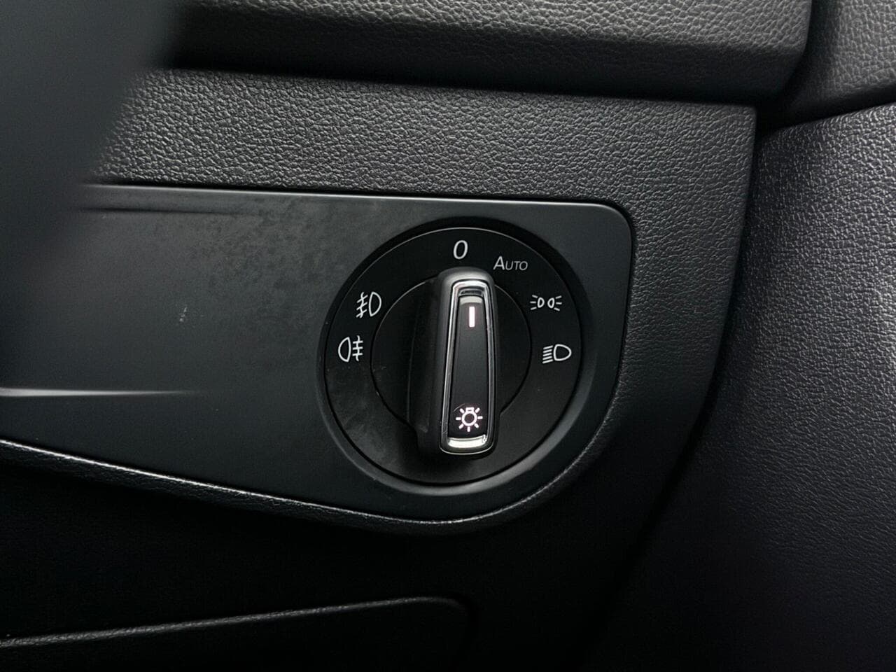 Volkswagen Tiguan thumbnail Misc Controls