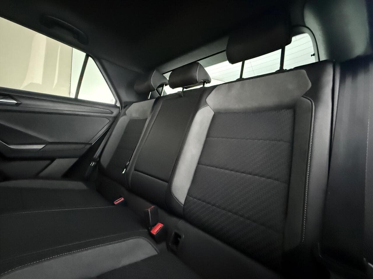 Volkswagen T-Roc thumbnail Seats Rear