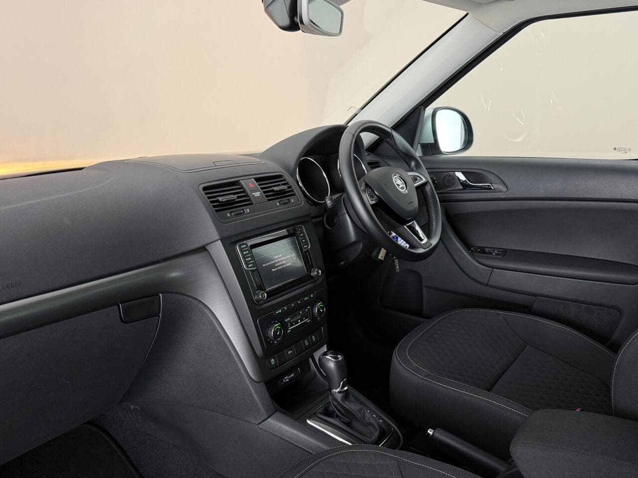 Skoda Yeti thumbnail Interior Front