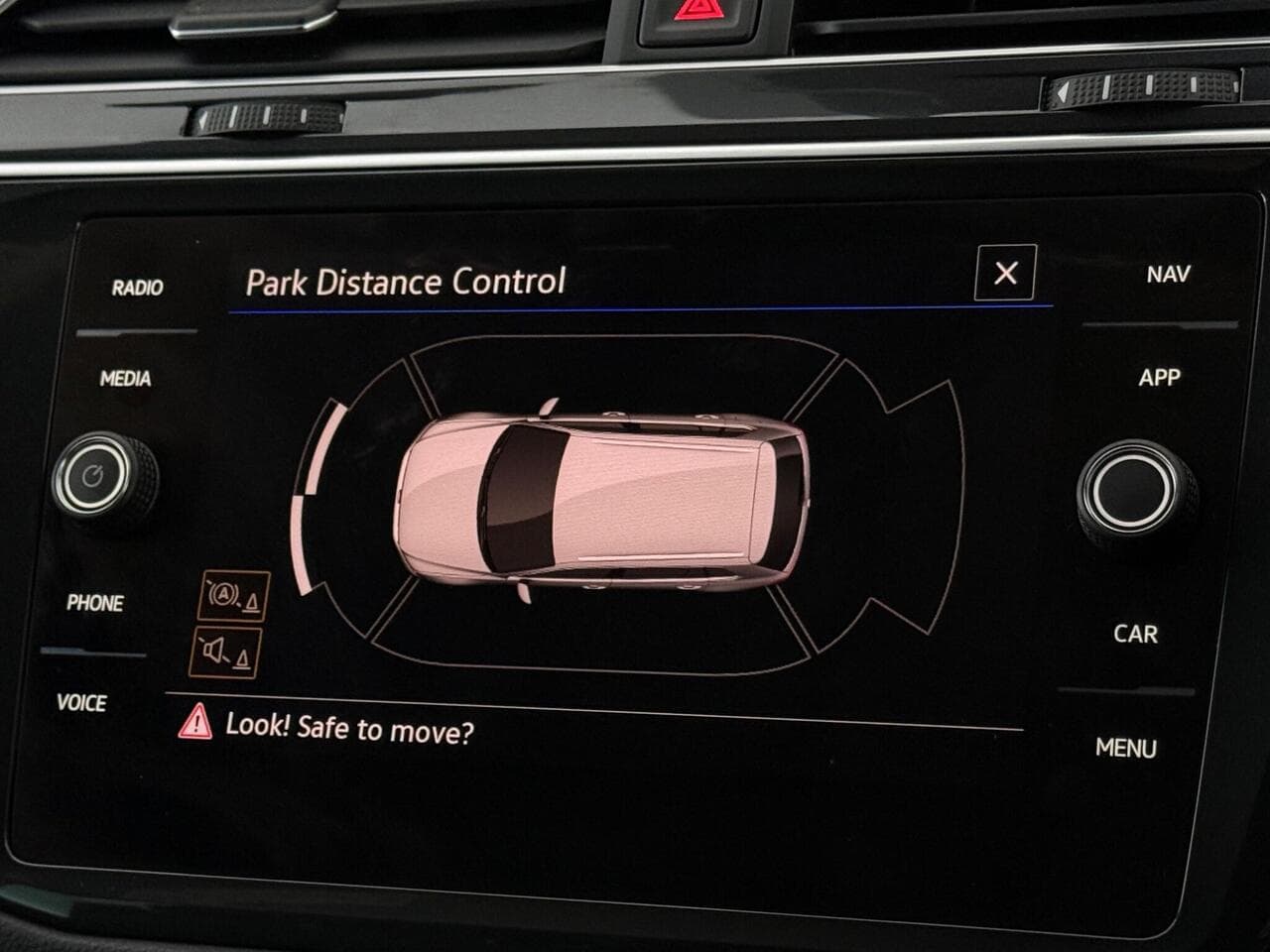 Volkswagen Tiguan thumbnail Infotainment System
