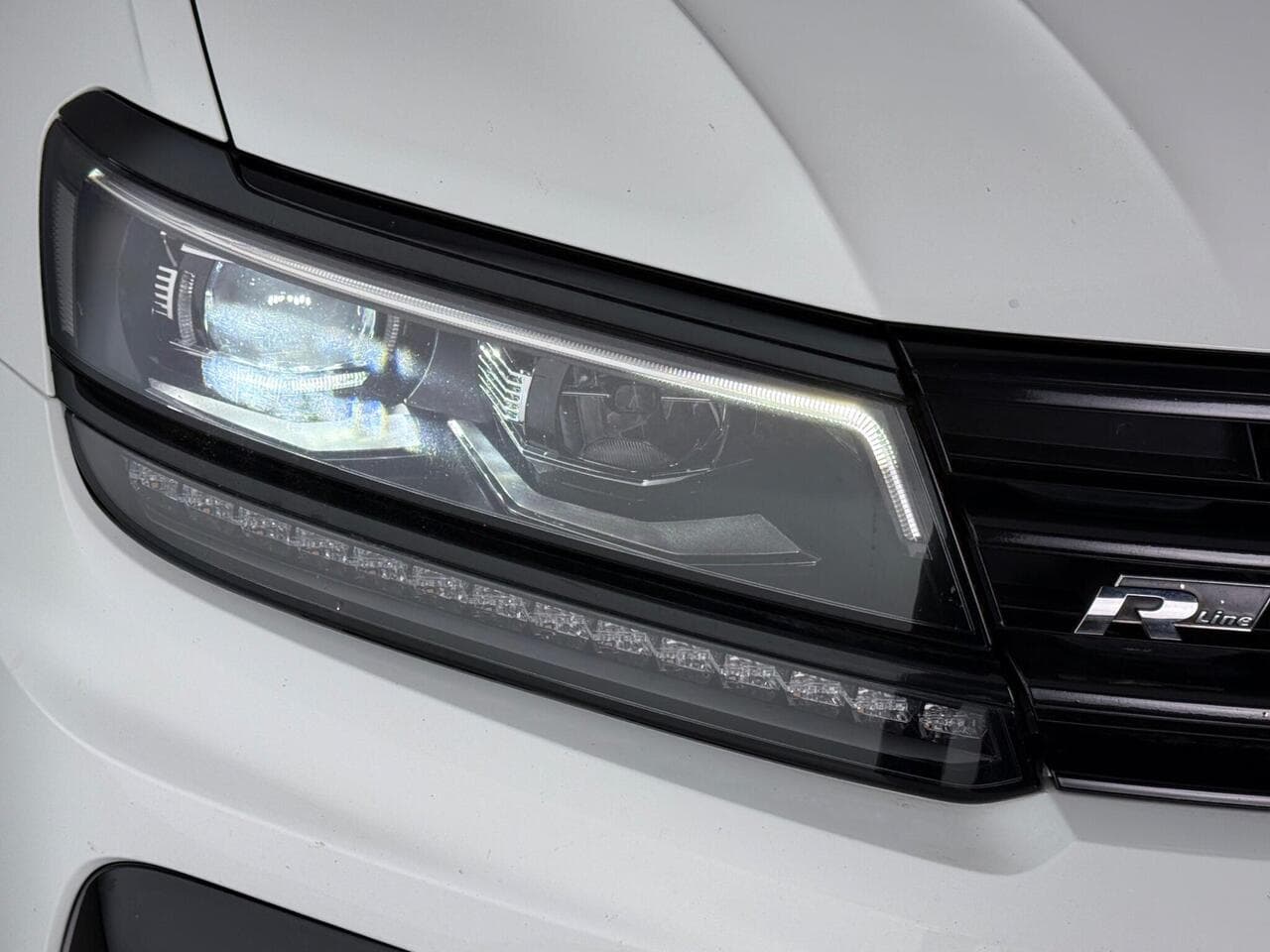 Volkswagen Tiguan thumbnail Lights Front