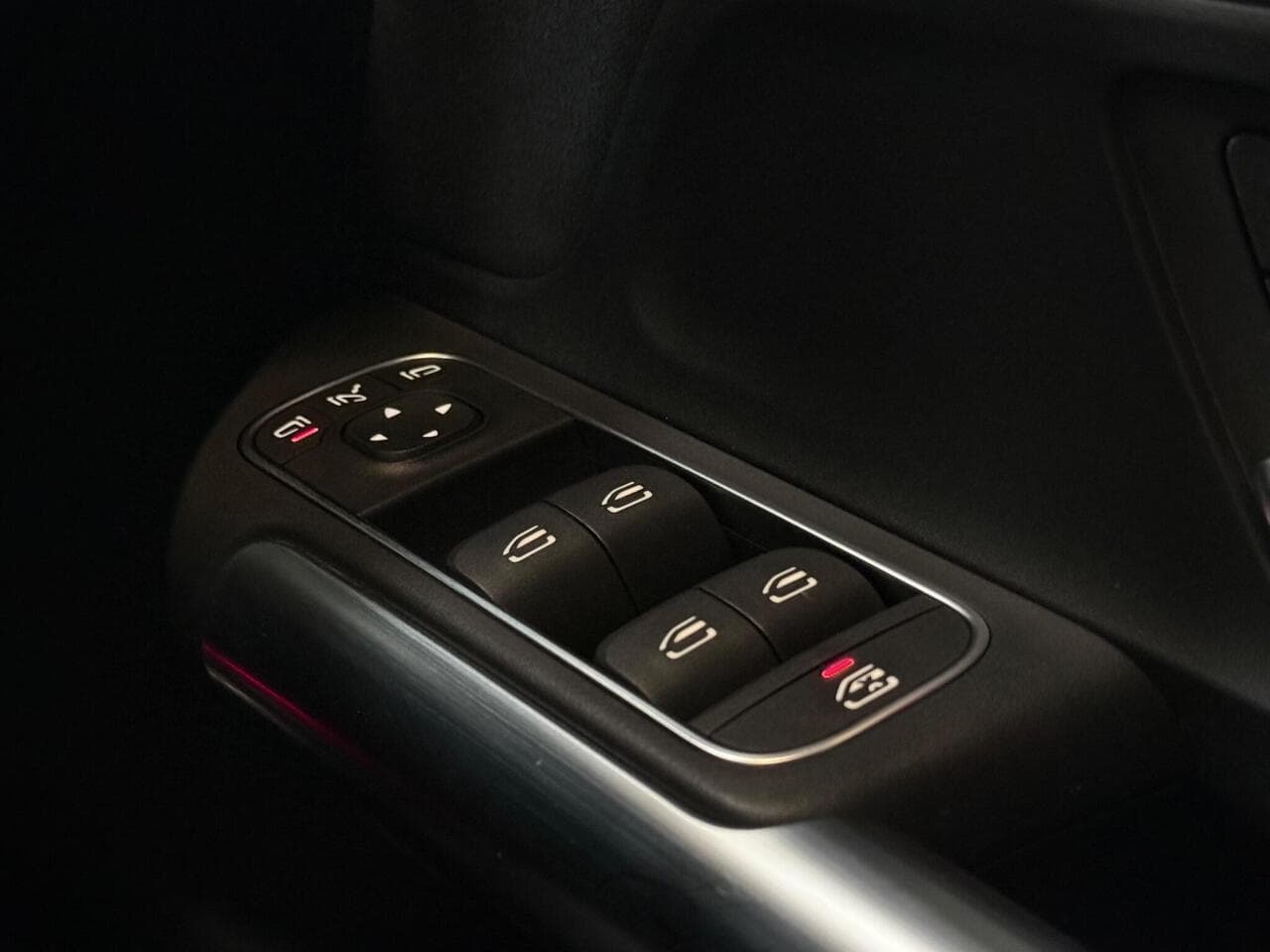 Mercedes-Benz GLA thumbnail Misc Controls