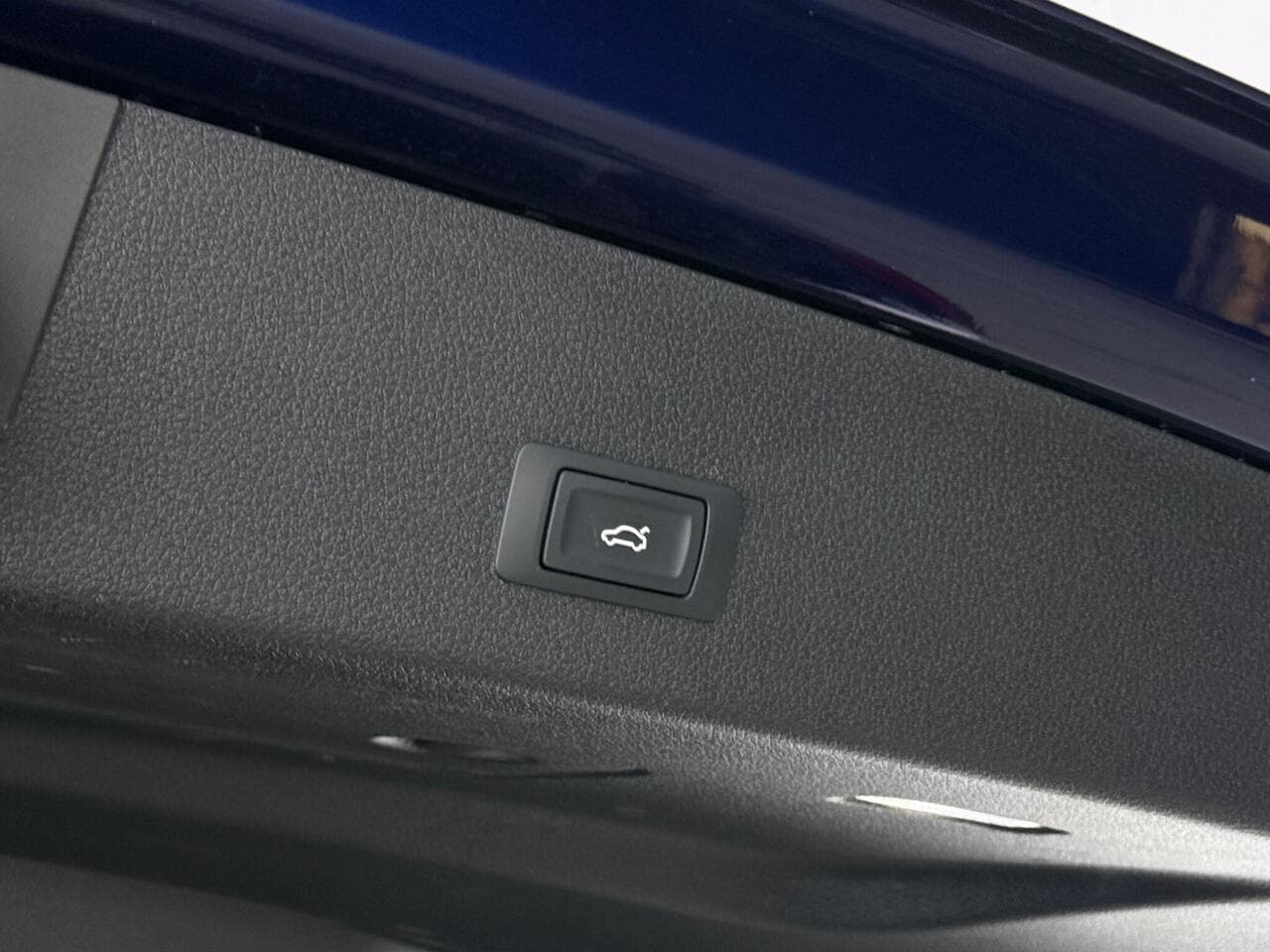 Audi e-tron thumbnail Misc Controls
