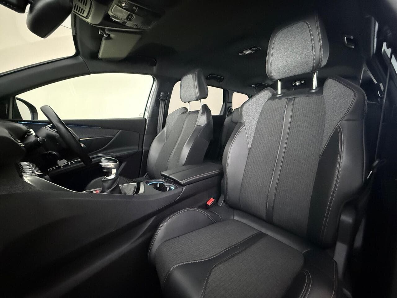 Peugeot 5008 thumbnail Seat Front Passenger
