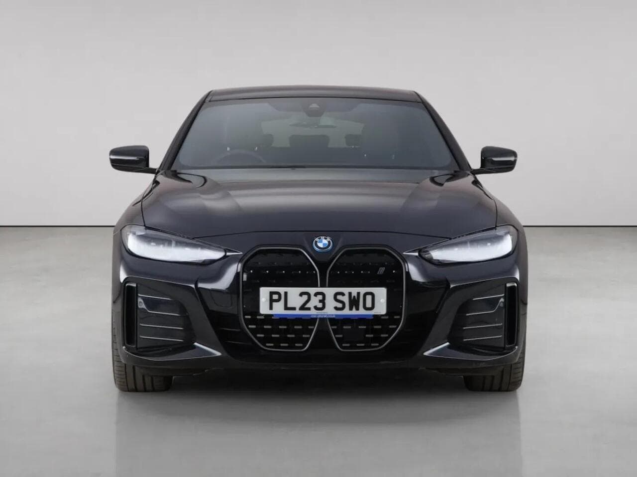 BMW i4 thumbnail Front