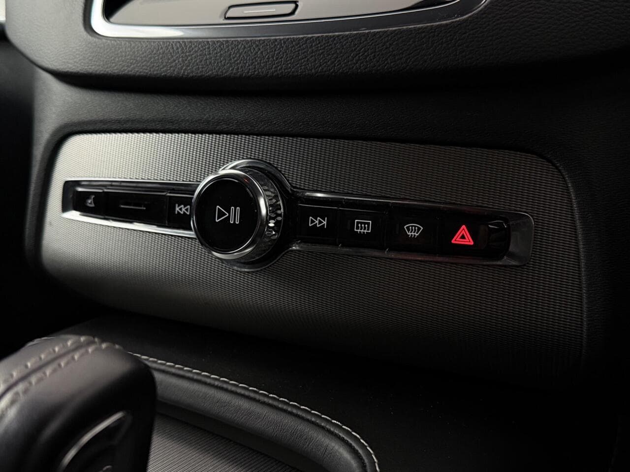 Volvo XC90 thumbnail Misc Controls