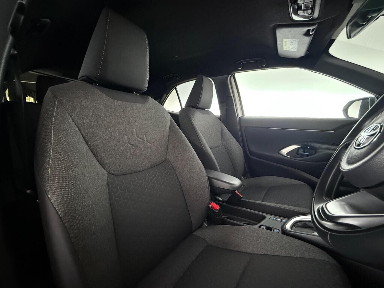 Toyota Yaris Cross thumbnail Seat Driver