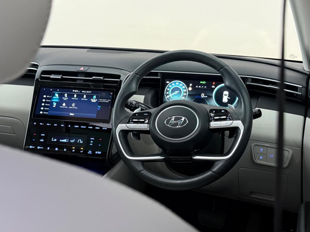 Hyundai TUCSON thumbnail Steering Wheel