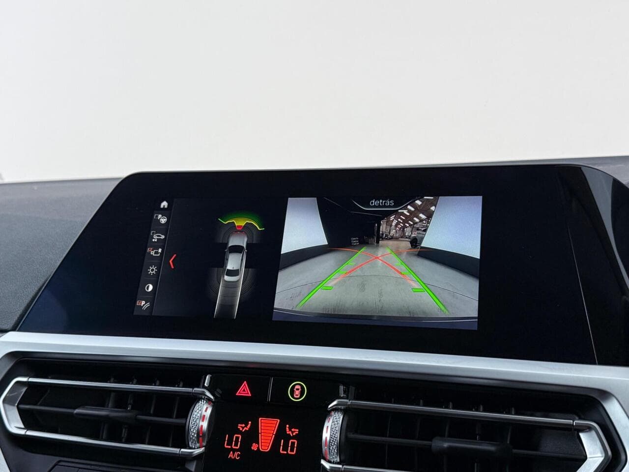 BMW 3 Series thumbnail Infotainment System