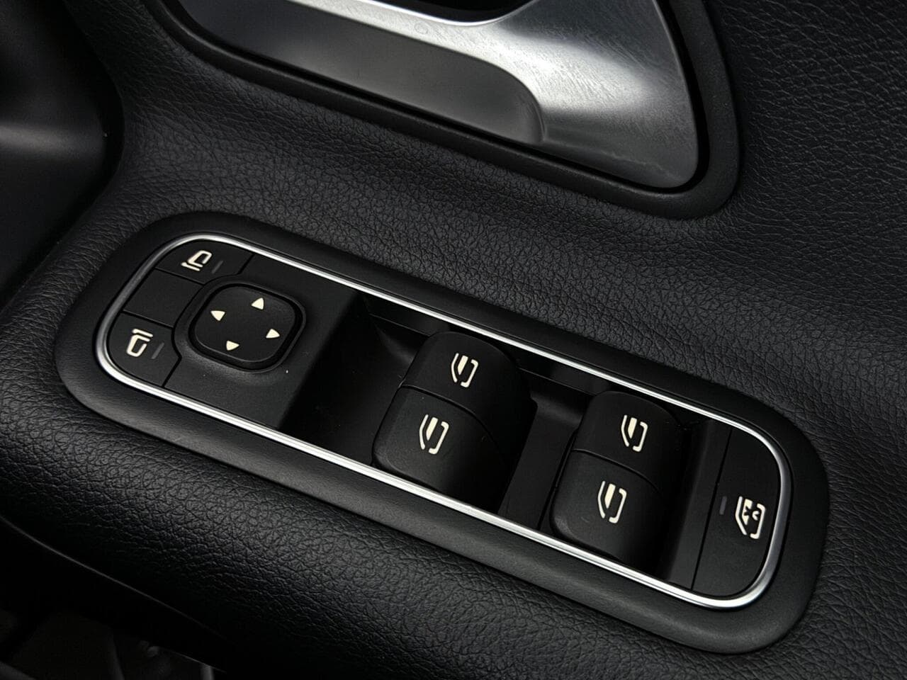 Mercedes-Benz A Class thumbnail Misc Controls