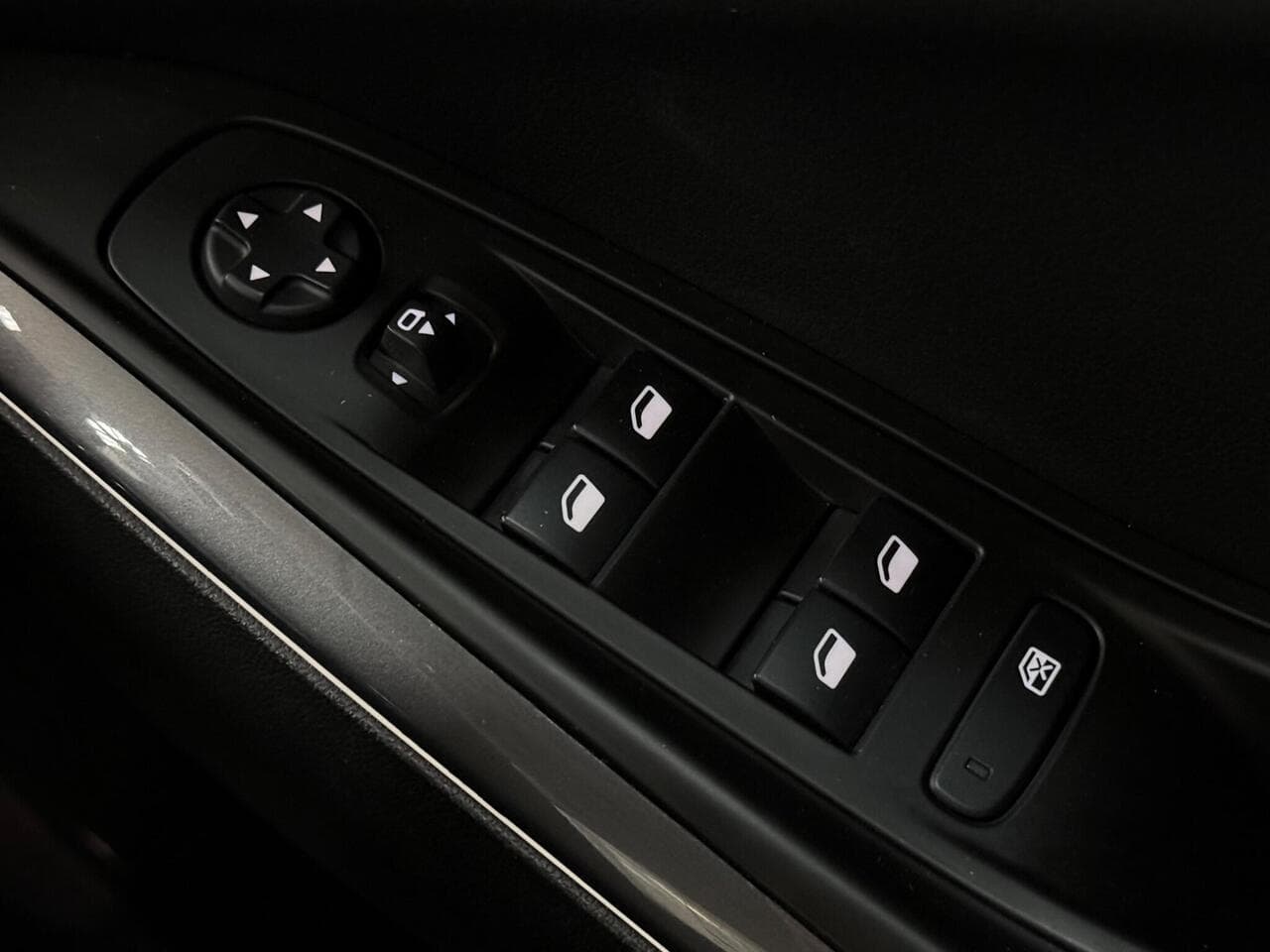 Vauxhall Grandland X thumbnail Misc Controls