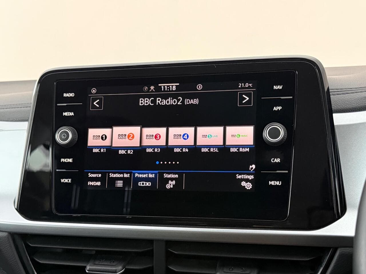 Volkswagen T-Roc thumbnail Infotainment System