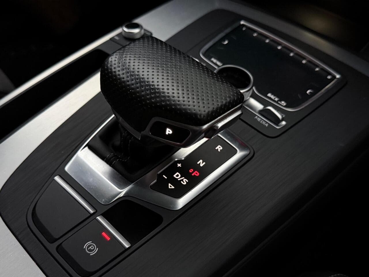 Audi Q5 thumbnail Interior Front