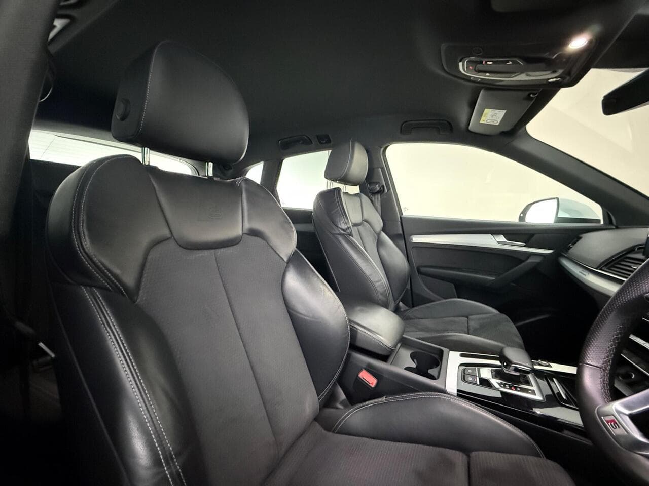 Audi Q5 thumbnail Seat Driver