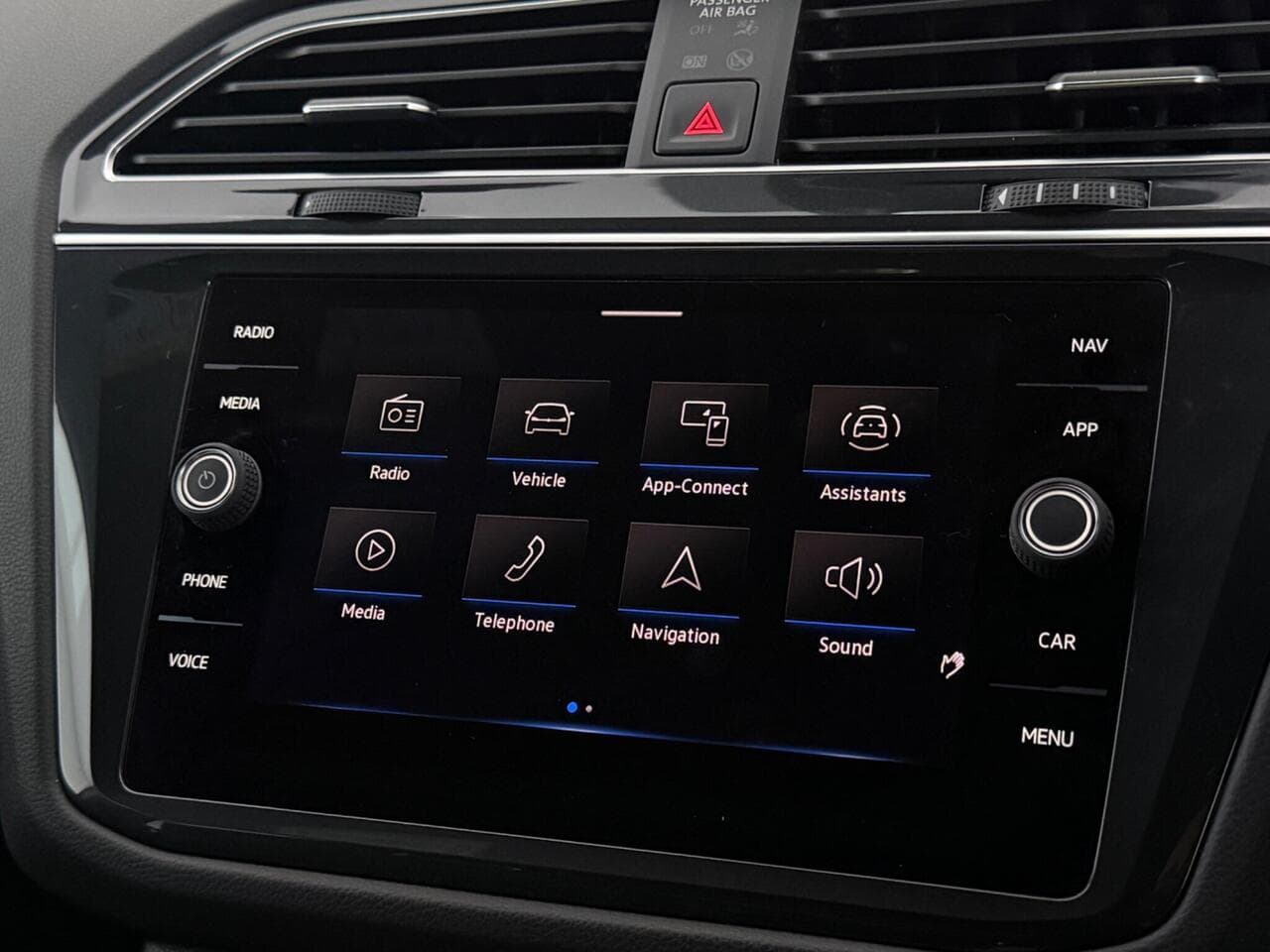 Volkswagen Tiguan thumbnail Infotainment System