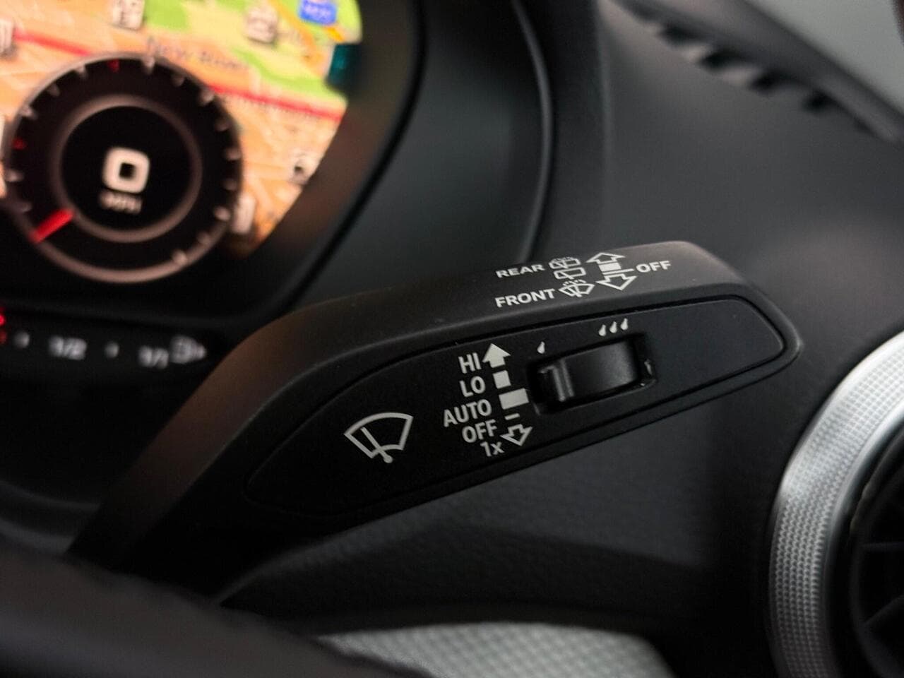 Audi Q2 thumbnail Misc Controls