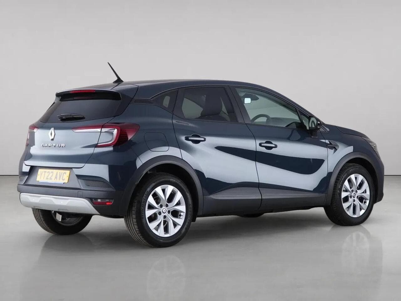 Renault Captur thumbnail Rear Right