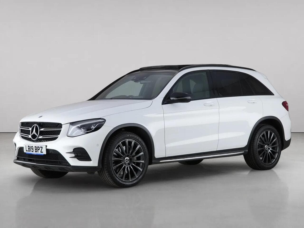 Mercedes-Benz GLC thumbnail Front Left
