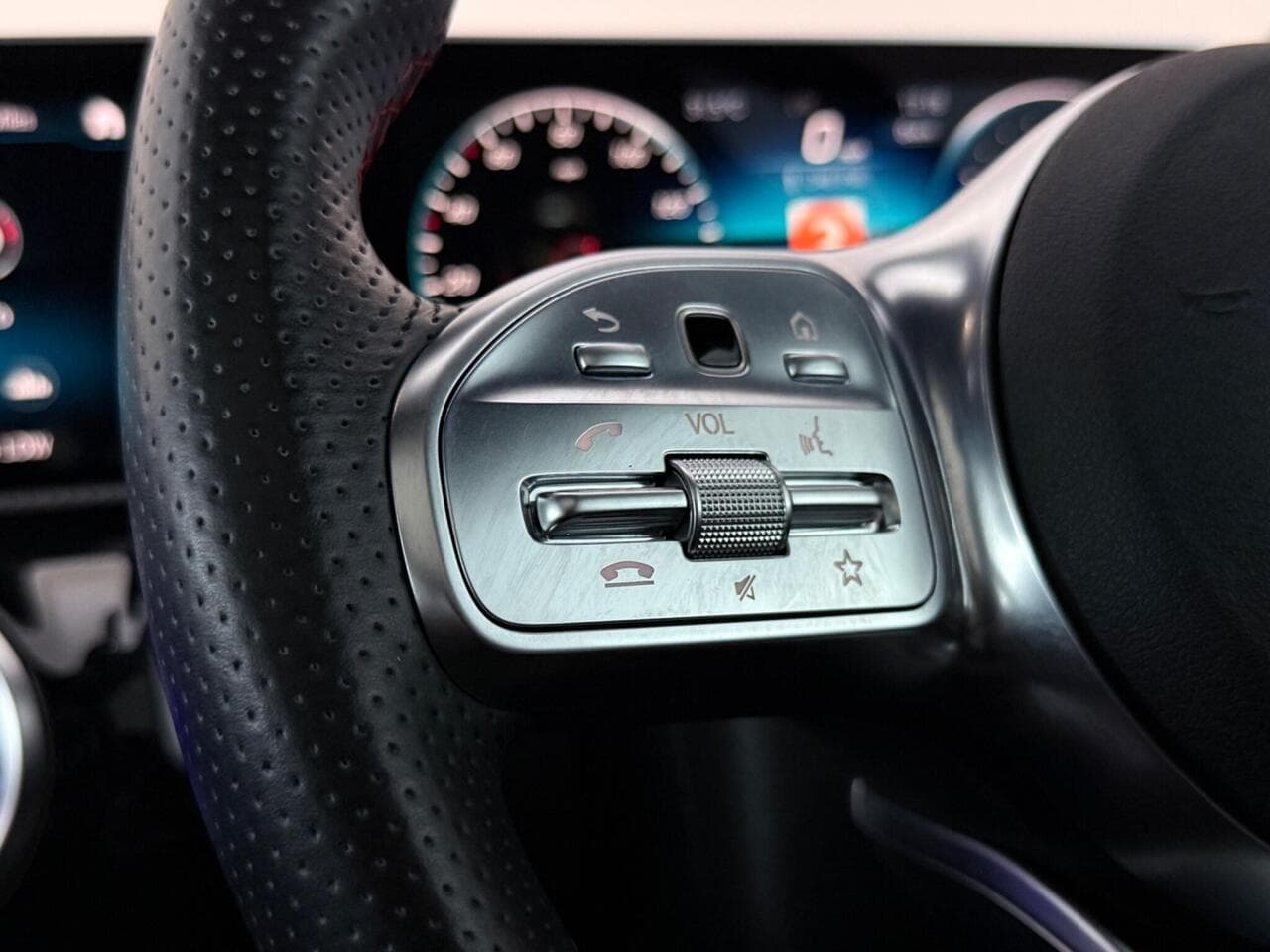 Mercedes-Benz A Class thumbnail Misc Controls