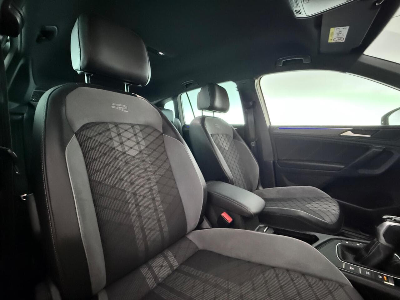 Volkswagen Tiguan thumbnail Seat Driver